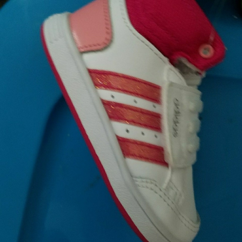 Adidas****brand NEW with tags    size 5c toddler