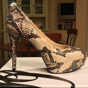 Nine West Genuine Leather Snake Skin Pump
