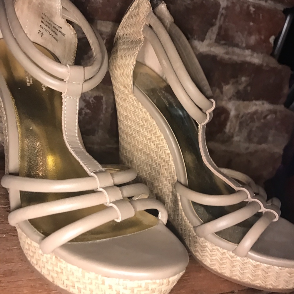 Tall neutral Seychelles wedge sandals size 7.5