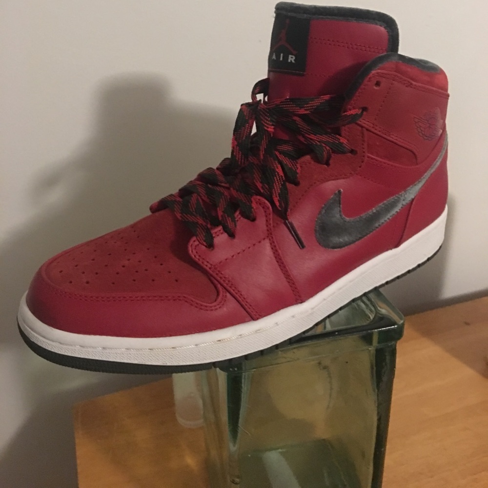 Jordan 1's "Gucci"