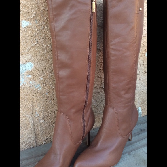 IVANKA TRUMP TALL LEATHER BOOTS. NO BOX INCLUDED - Picture 2 of 4