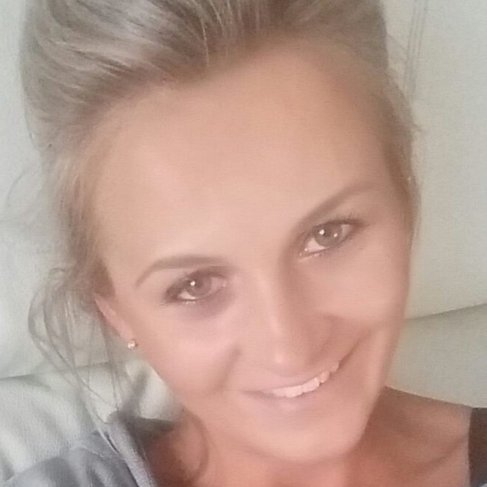 Meet your Posher, Emi