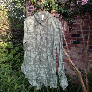 Knit camo-print, button -down top.