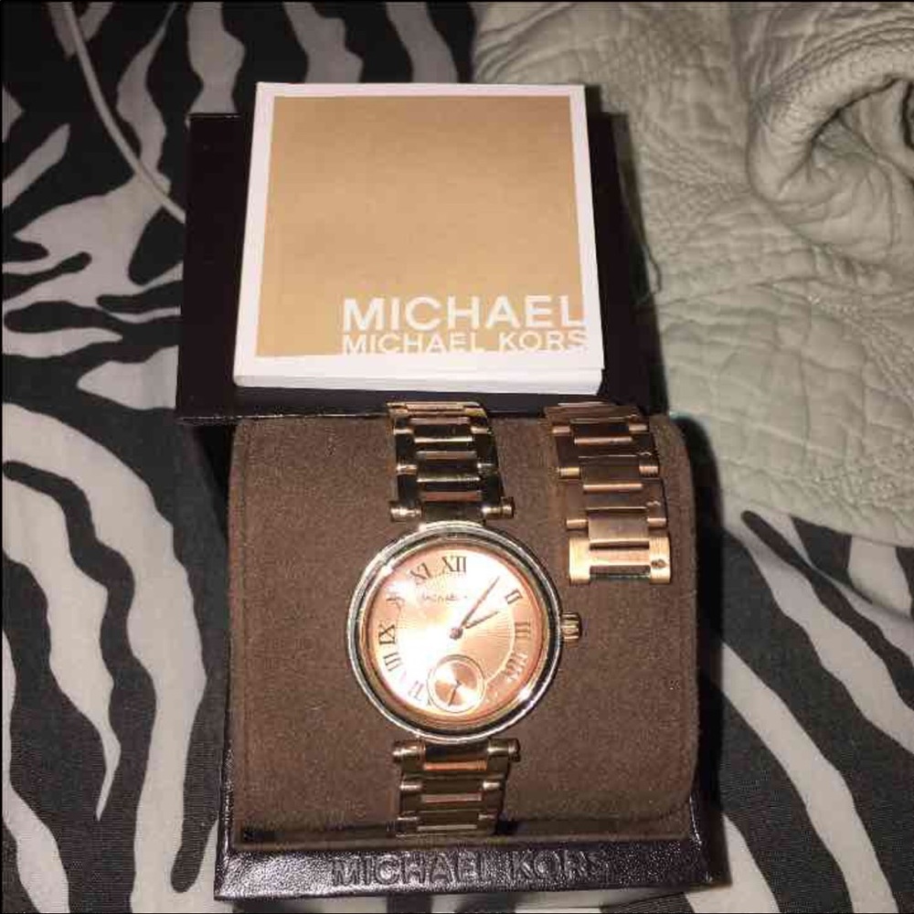 Michael kors watch rose gold