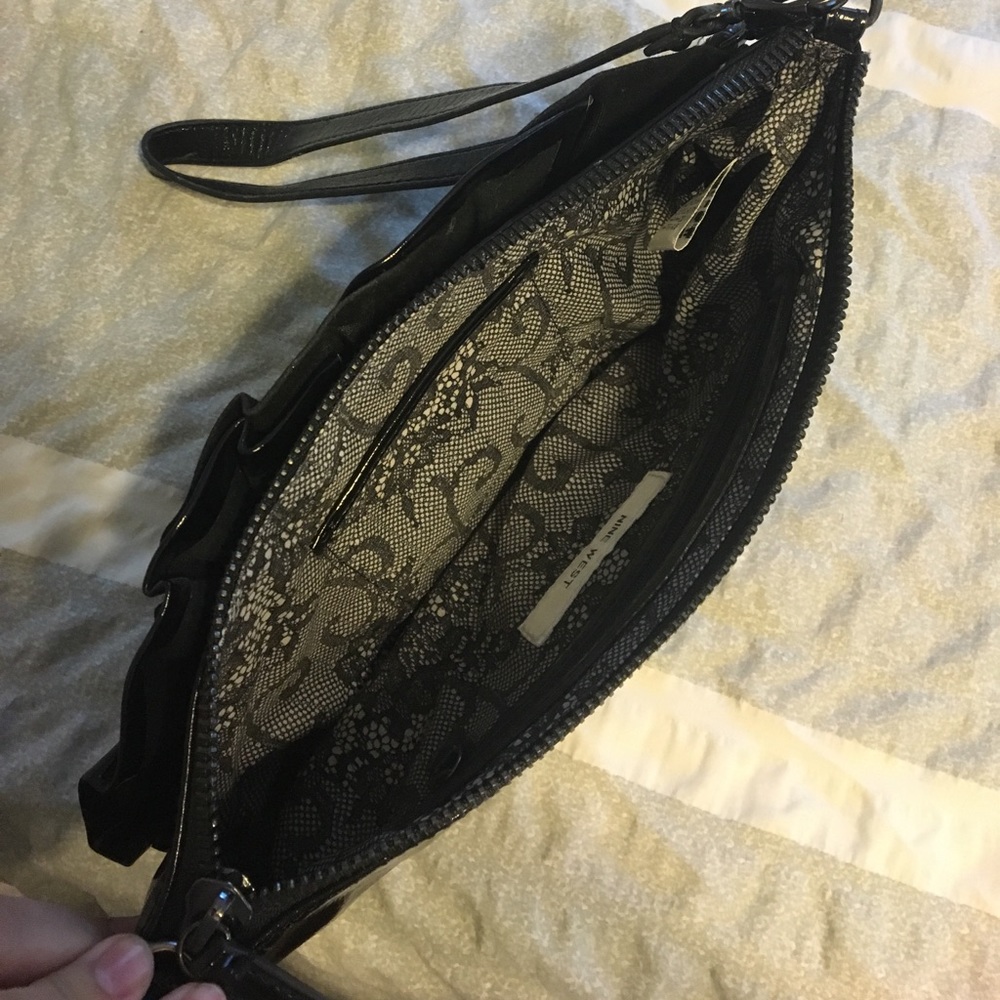 🆕LISTING: FLORAL BLACK NINE WEST CLUTCH - Picture 4 of 4