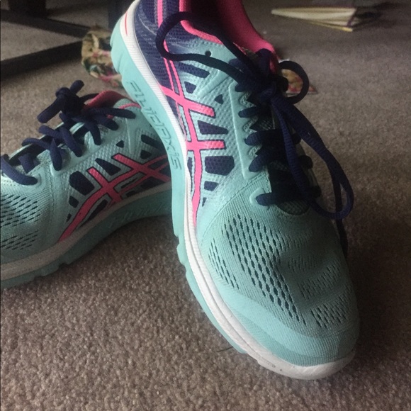 asics fluid axis