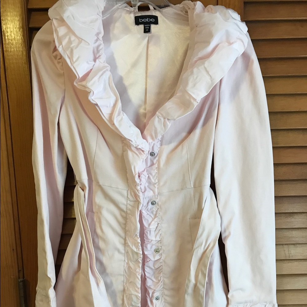 Bebe ruffle trench in light pink/pink blush color