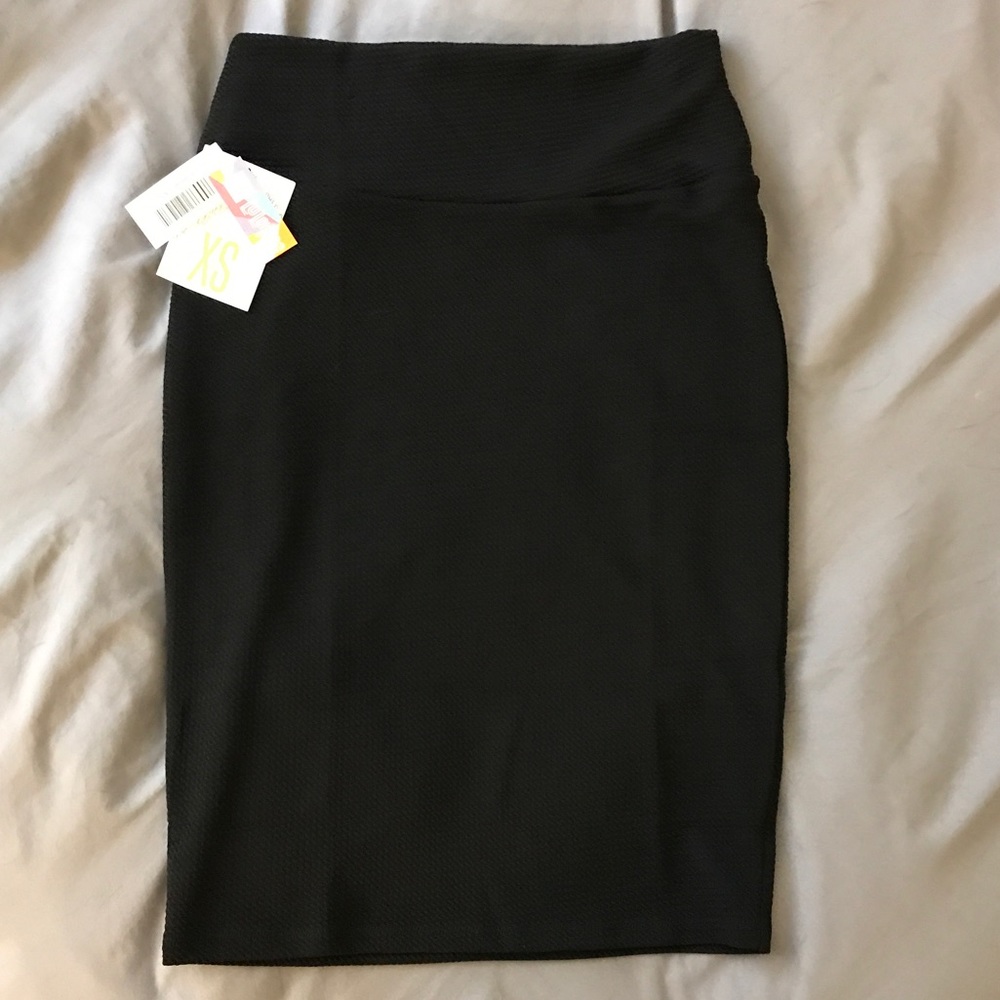 NWT lularoe BLACK XS CASSIE!  SOLID BLACK!