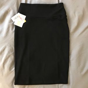 NWT lularoe BLACK XS CASSIE!  SOLID BLACK!