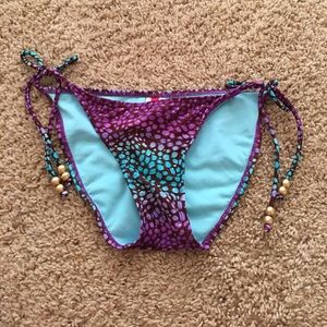 Gossip Bikini Bottom