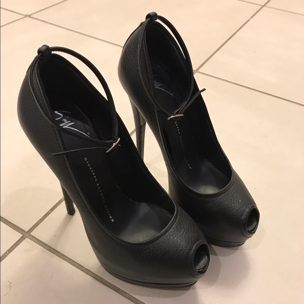 GIUSEPPE ZANOTTI - BLACK MARJANE PUMPS