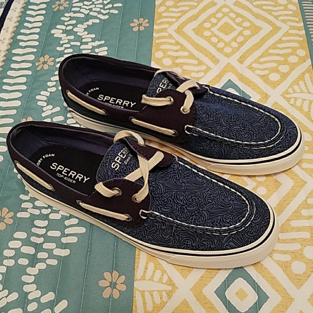NWOT memory foam, canvas Sperrys