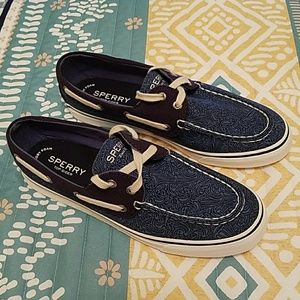 NWOT memory foam, canvas Sperrys