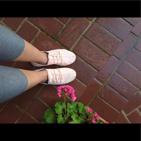 Last pair Sale🌸Comfy Super Cute Sneakers🌸sale - Picture 3 of 4