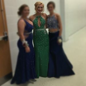 Elegant emerald green prom dress