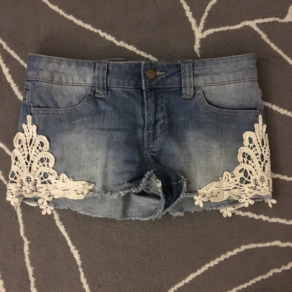 Forever 21 lace accent shorts