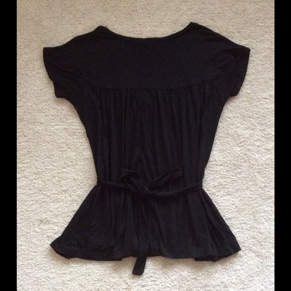 Woman's H&M blouse. - Picture 3 of 6