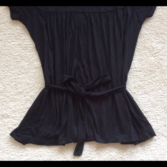 Woman's H&M blouse. - Picture 4 of 6