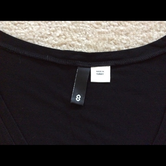 Woman's H&M blouse. - Picture 5 of 6