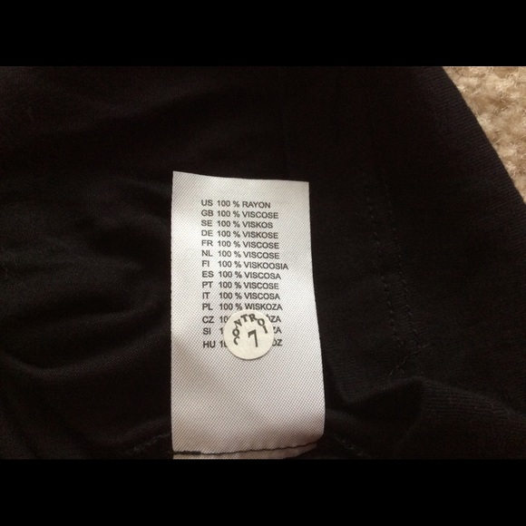 Woman's H&M blouse. - Picture 6 of 6