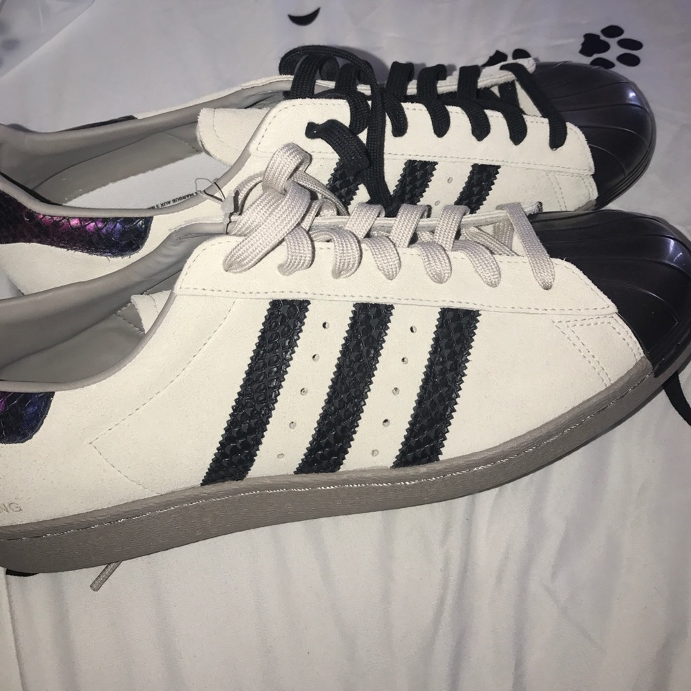 Adidas Shoes 👟 - Picture 2 of 3