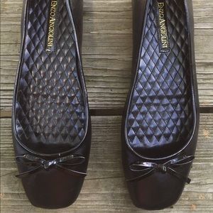 Classic Black Flat W/ square-toe tip S7