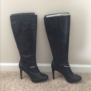 Size 10 Nine West tall wide calf boot w/gold strap
