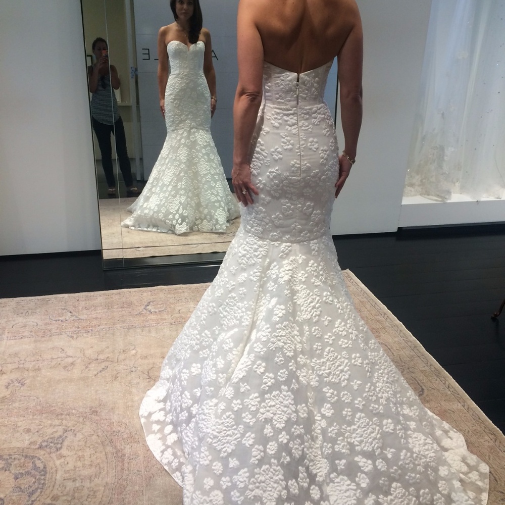 AMSALE wedding gown PERFECT CONDITION!!!