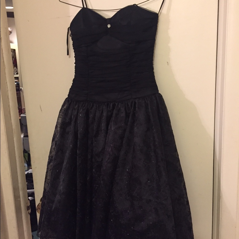 black cocktail dress for juniors to young adults