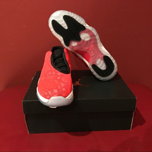 New Jordan Future Low Pink Camo size 9