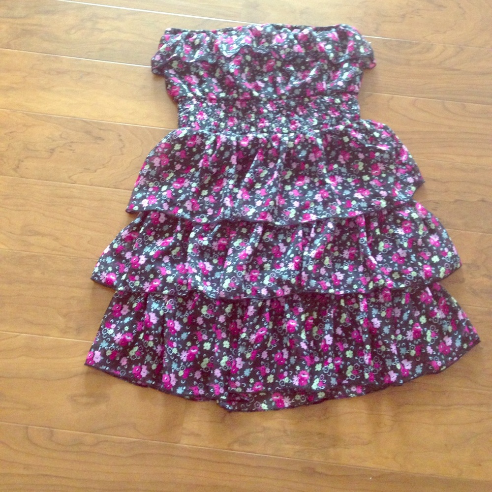 A flower printed strapless dress