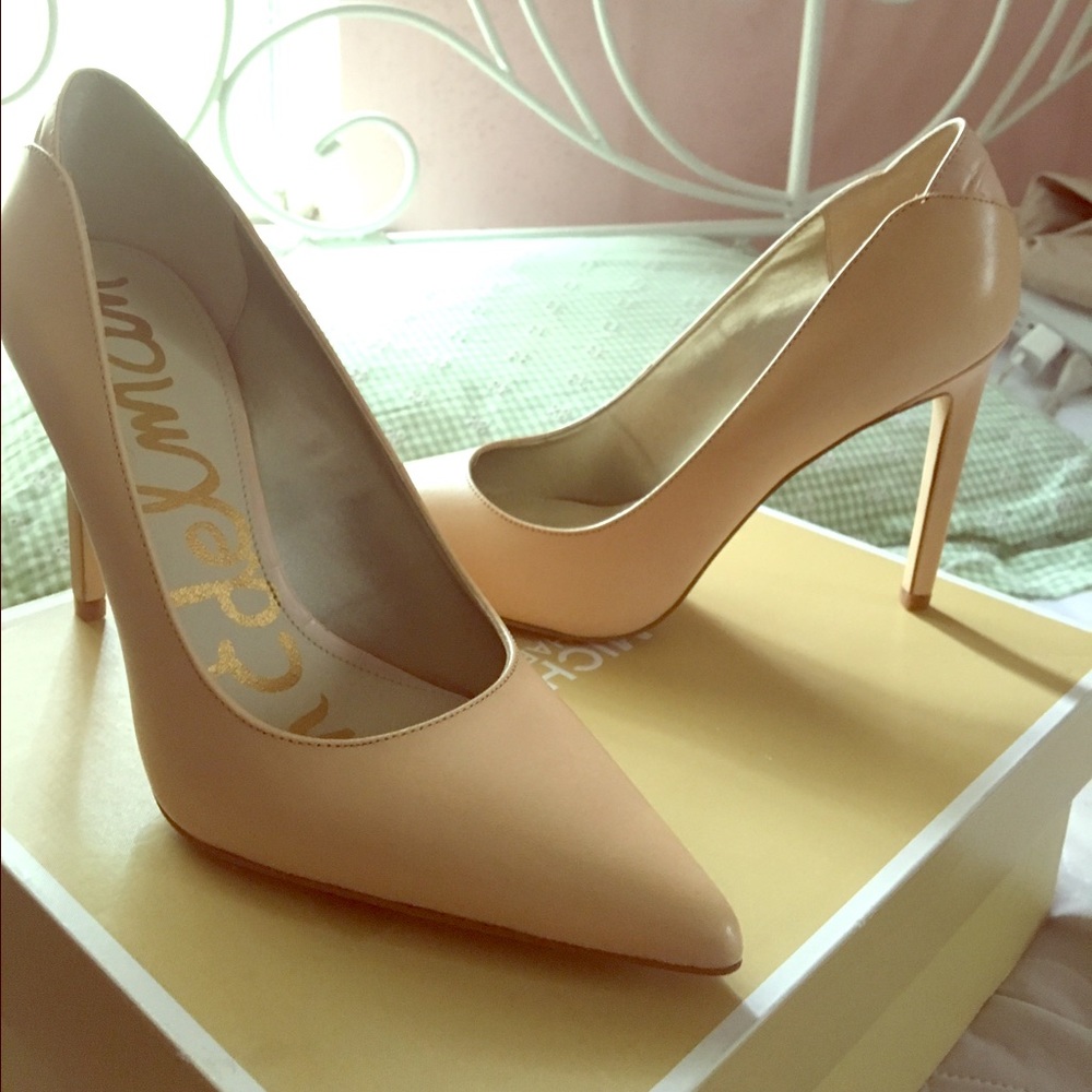Sam Edelman nude colored pumps