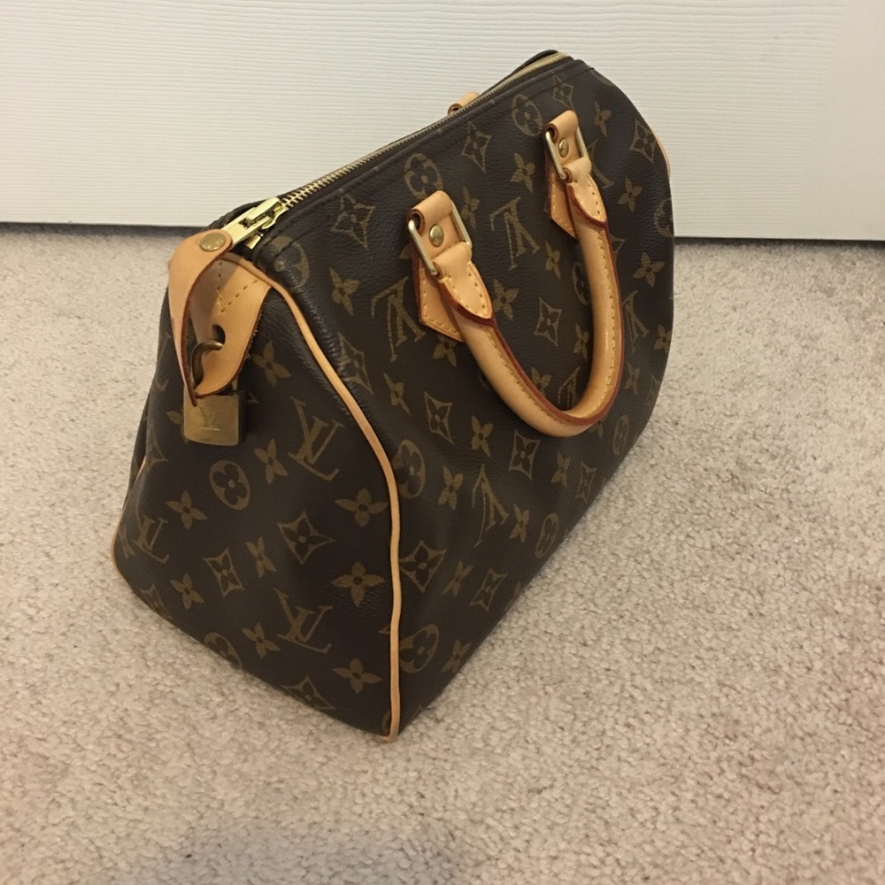 AUTHENTIC Louis Vuitton Monogram Speedy 25