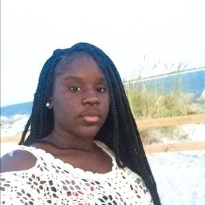 Meet your Posher, Alexis