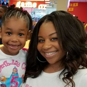 Meet your Posher, Shana