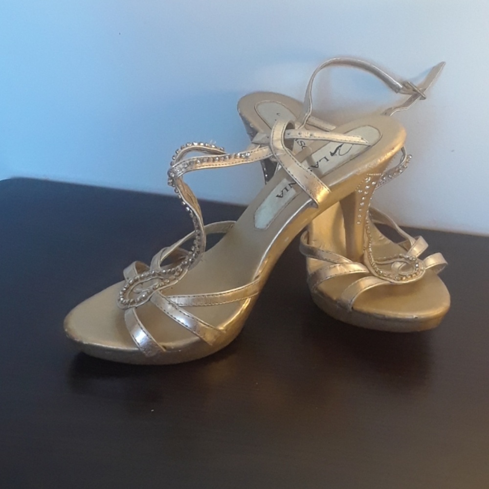 Gold heels with diamonds