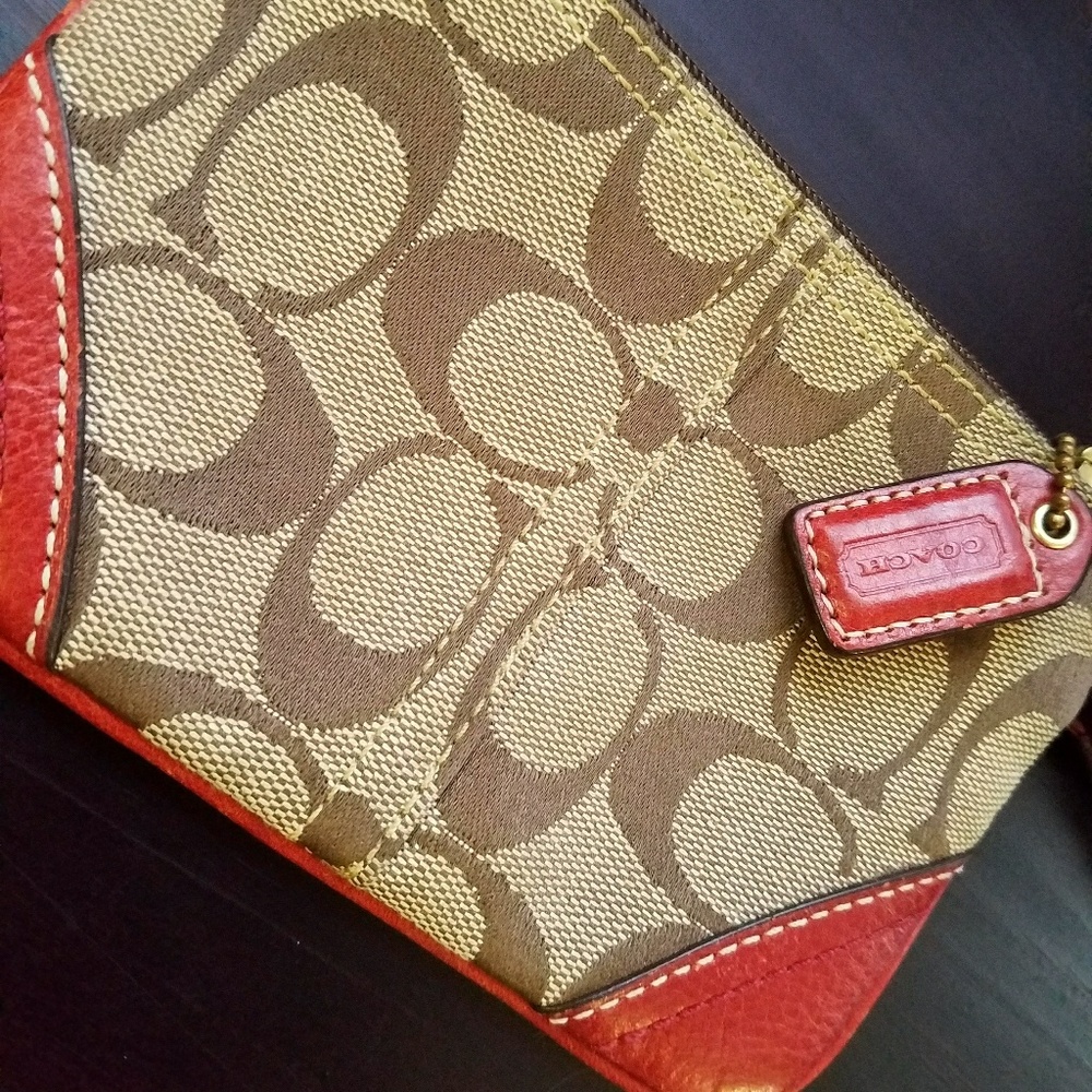 Coach Wristlet (Brown)