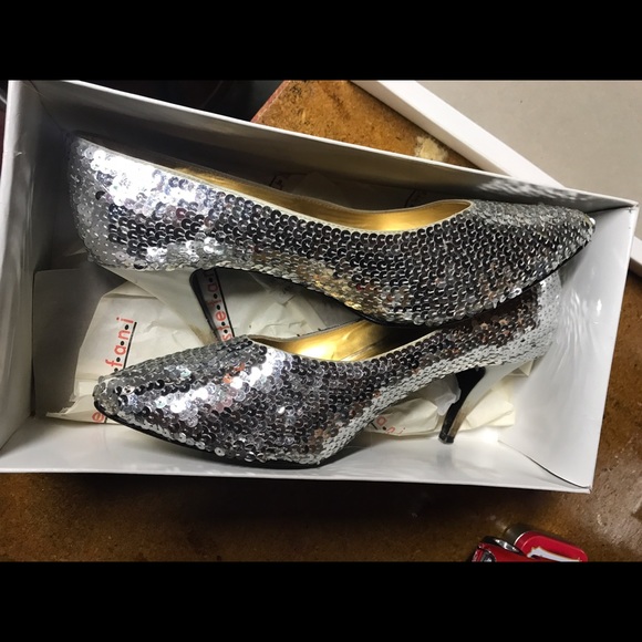 Silver Sequin shoes - Picture 1 of 3