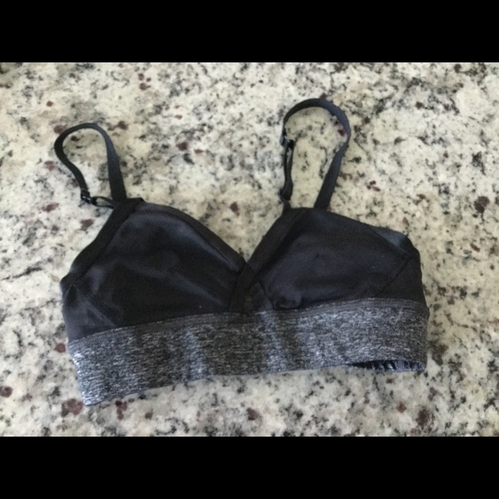 Lululemon sports bra