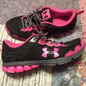⭐️Under Armour sz 9.5