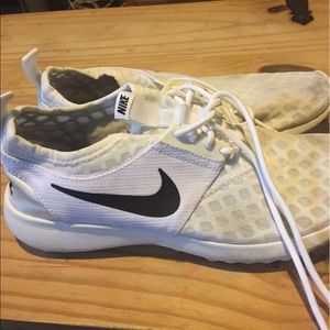 Nike running shoes women