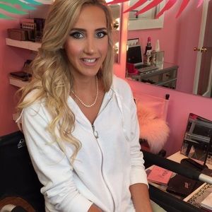 Meet your Posher, Caitlin