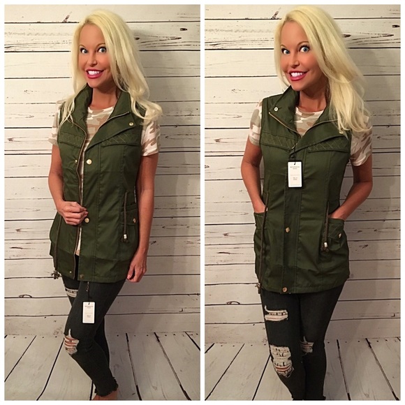LAST 1! ❤️Olive zip/snap closure utility vest! - Picture 2 of 3