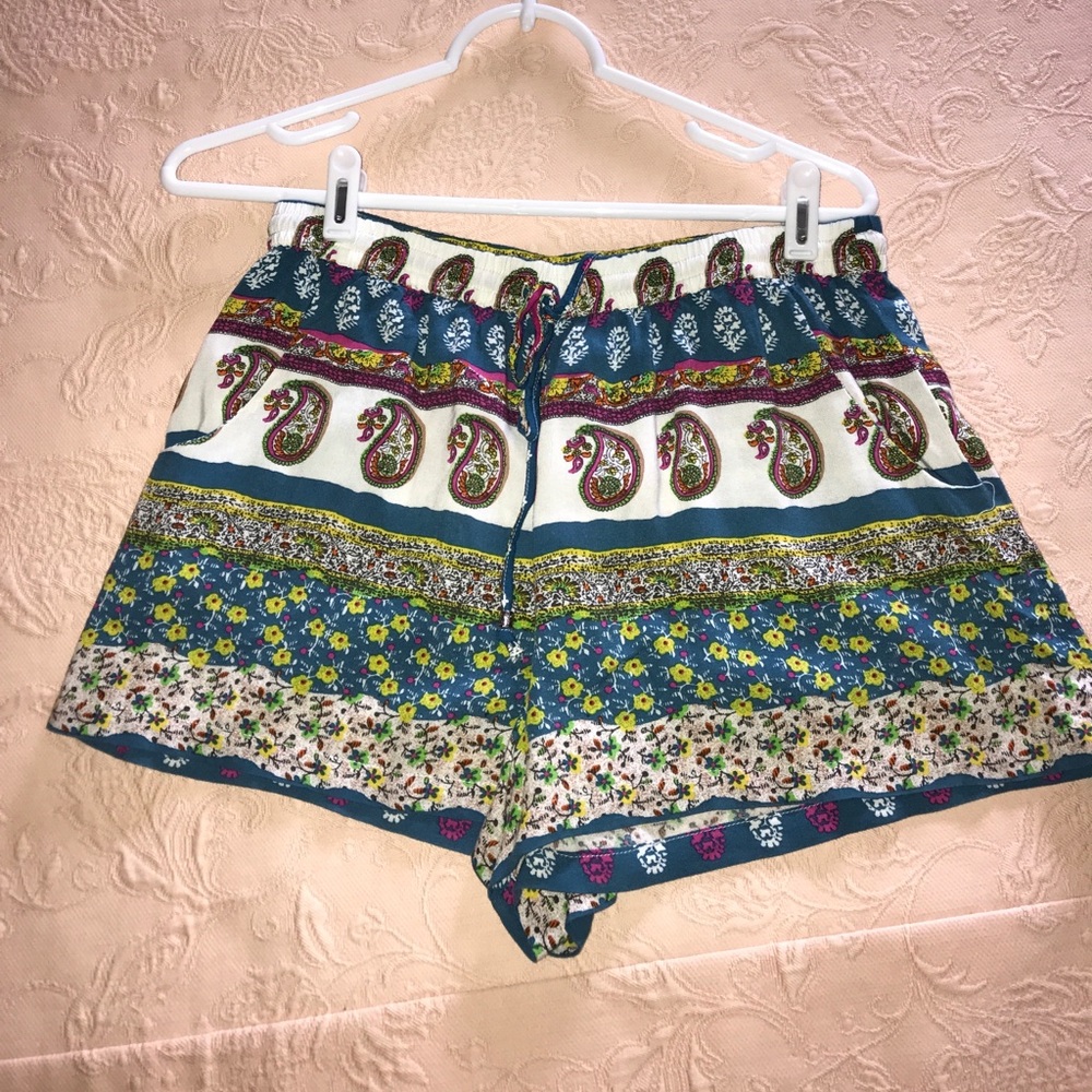 American eagle outfitters medium patterned shorts