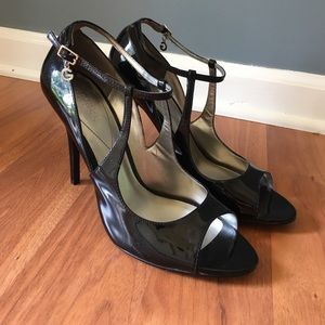 Guess patent leather peep toe heels