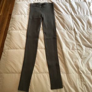 Gray High-Waisted Ribbed Legging