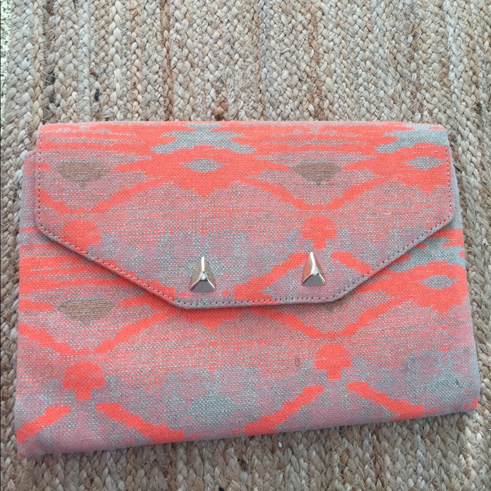 Envelop Clutch