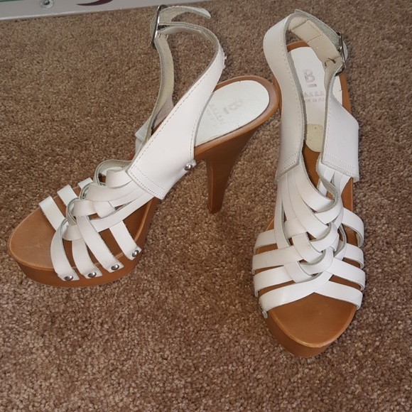 Bakers Shoes - Bakers white leather heeled sandals