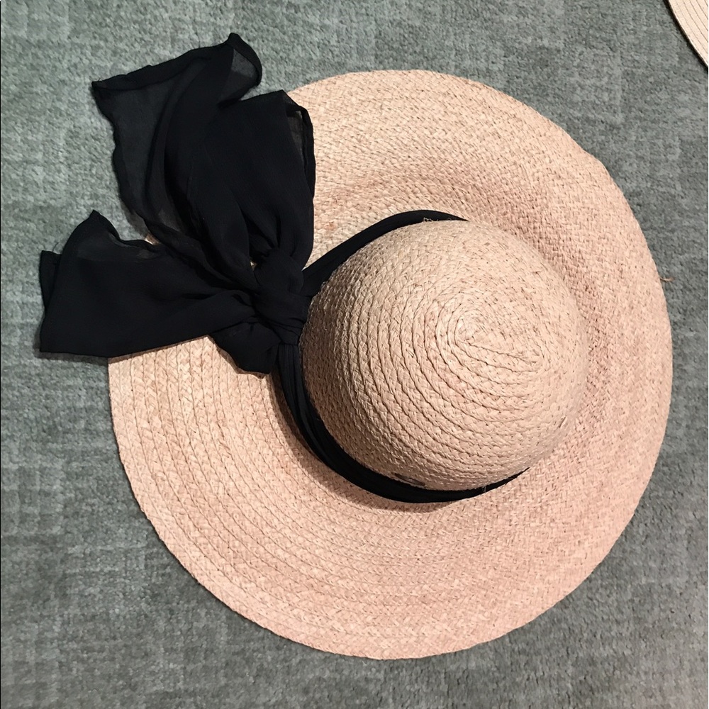 Sunhat with black bow