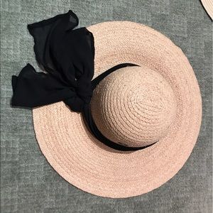 Sunhat with black bow